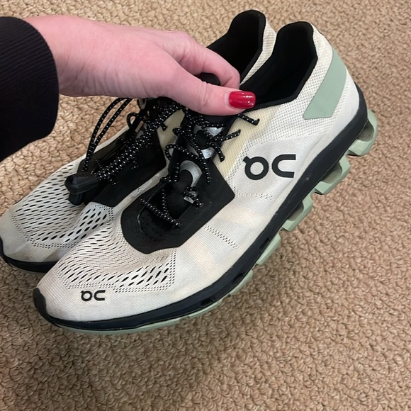 On CLOUDFLASH size 8.5 - Picture 3 of 6